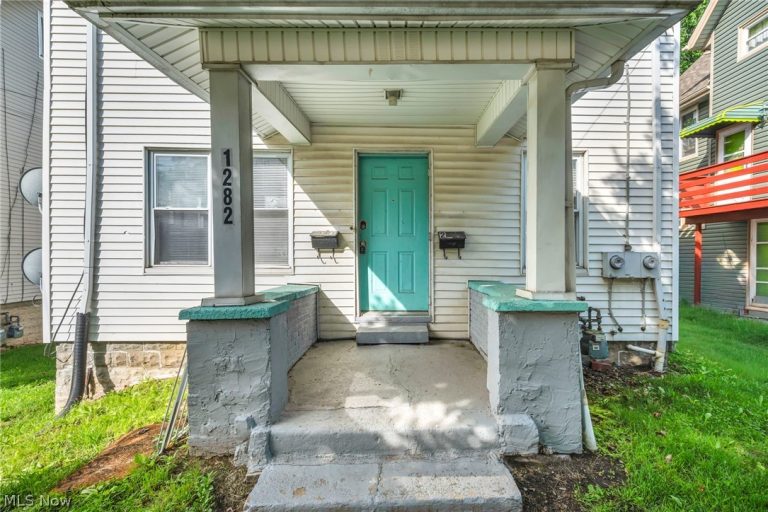 1282 Pondview Avenue, Akron, OH - Photo 2