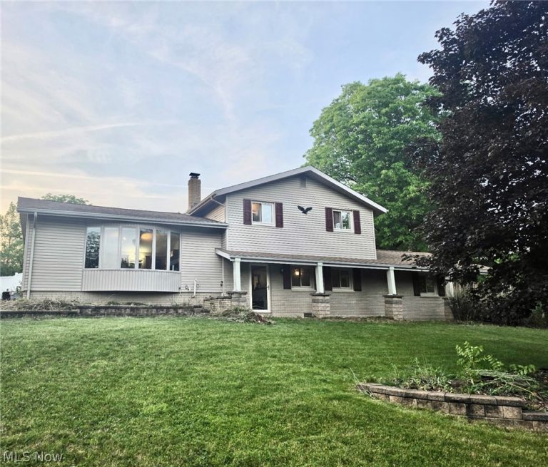 520 Brookpark Drive, Cuyahoga Falls, OH - Photo 2