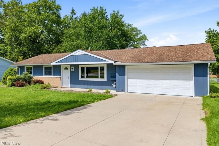 8768 Parkdale Drive, North Royalton, OH - Photo 3