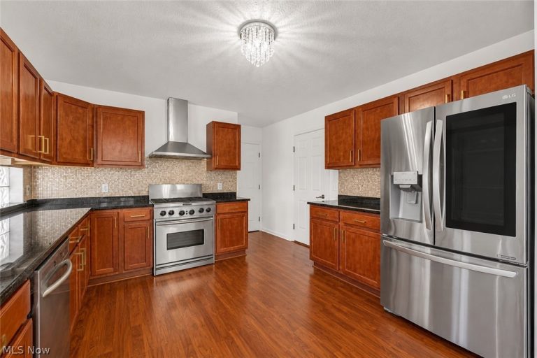 33275 Ambleside Drive, Avon Lake, OH - Photo 4
