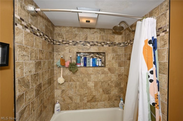 3379 Smith Road, Fairlawn, OH - Photo 8