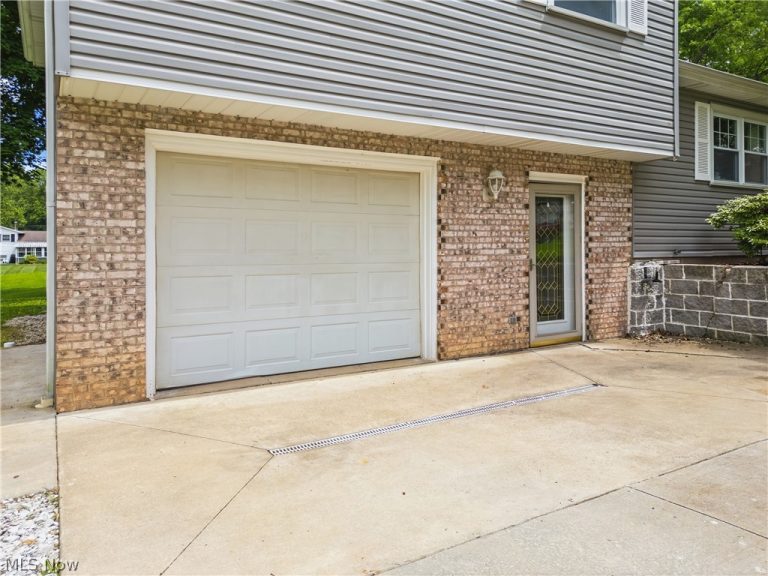 8572 Greenmeadow Avenue, Canal Fulton, OH - Photo 4
