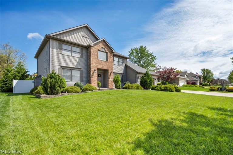 3811 Vincent Drive, Seven Hills, OH - Photo 2