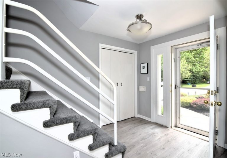 23531 Wendover Drive, Beachwood, OH - Photo 3