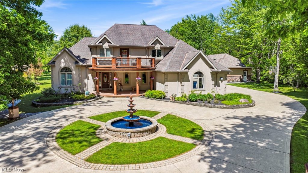 10600 Locust Grove Drive, Chardon, OH