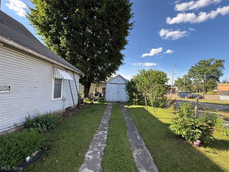 104 Chestnut Street, Coshocton, OH - Photo 3
