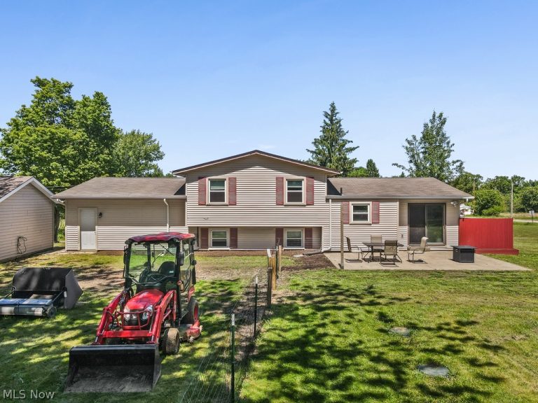 10960 Easton Street, Alliance, OH - Photo 3