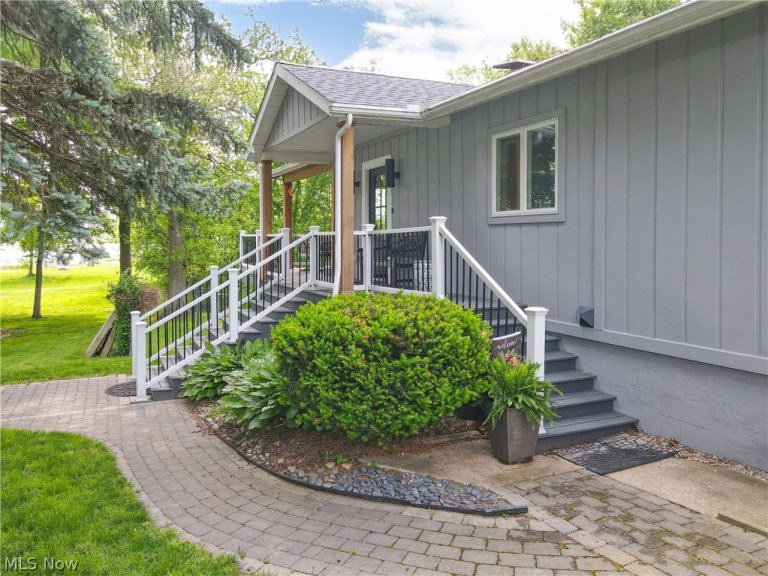 1465 Forest Drive, Akron, OH - Photo 4