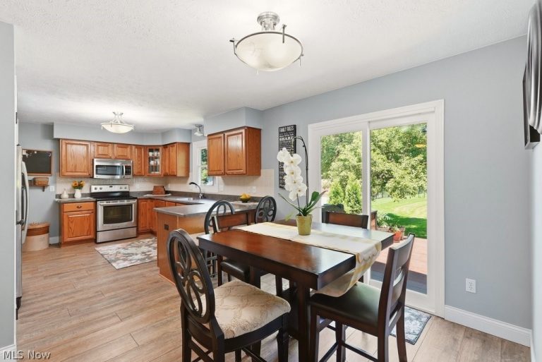 17357 Andras Drive, Walton Hills, OH - Photo 5