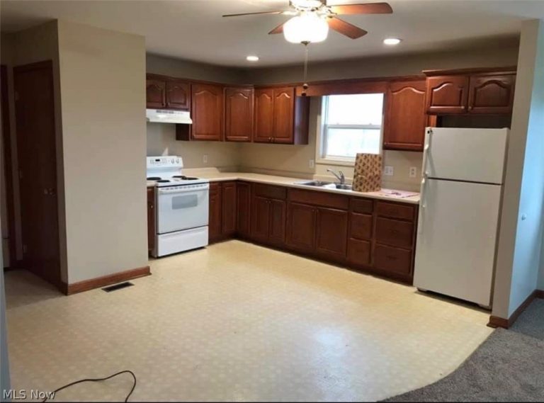 2215 Hilliard Drive, Midvale, OH - Photo 2