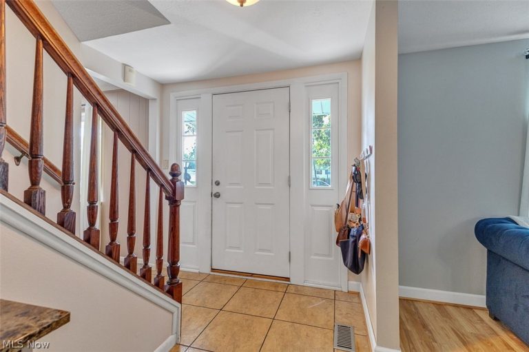 24000 Amesbury Drive, North Olmsted, OH - Photo 3