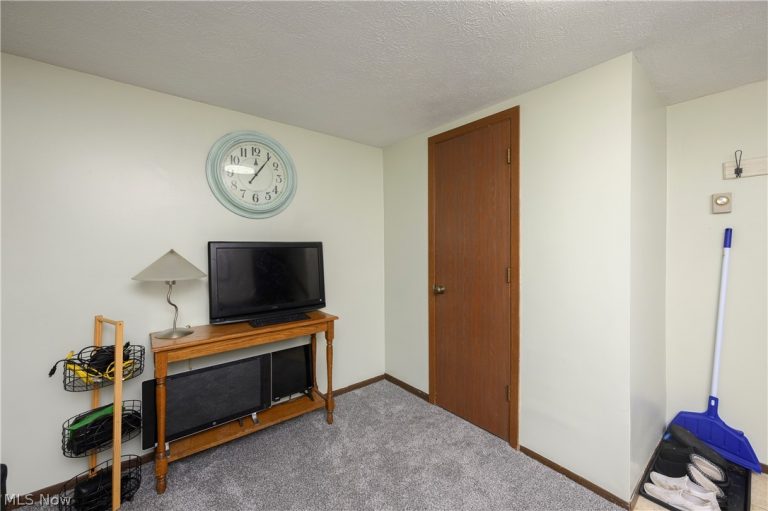824-826 Reno Drive, Louisville, OH - Photo 8