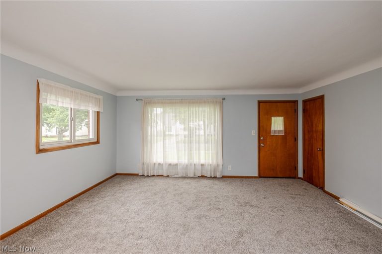 5670 Cherokee Drive, Lyndhurst, OH - Photo 4