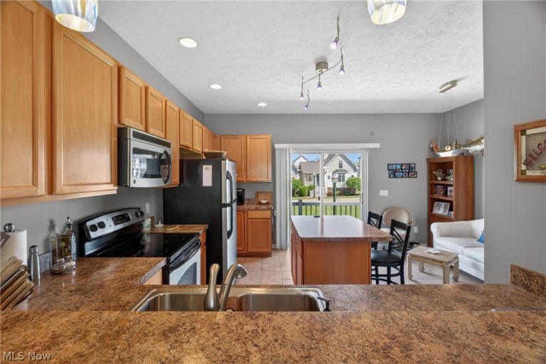 361 Freshwater Drive, Lorain, OH - Photo 6
