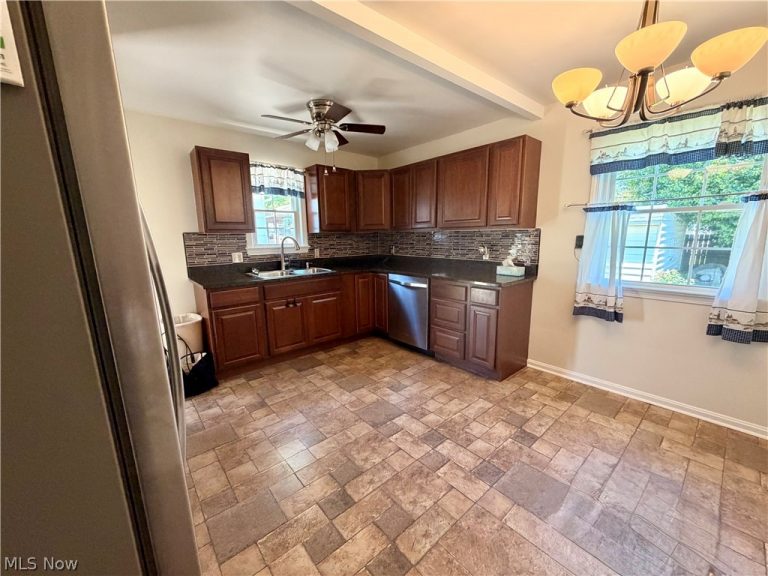 4610 Redfern Road, Parma, OH - Photo 6