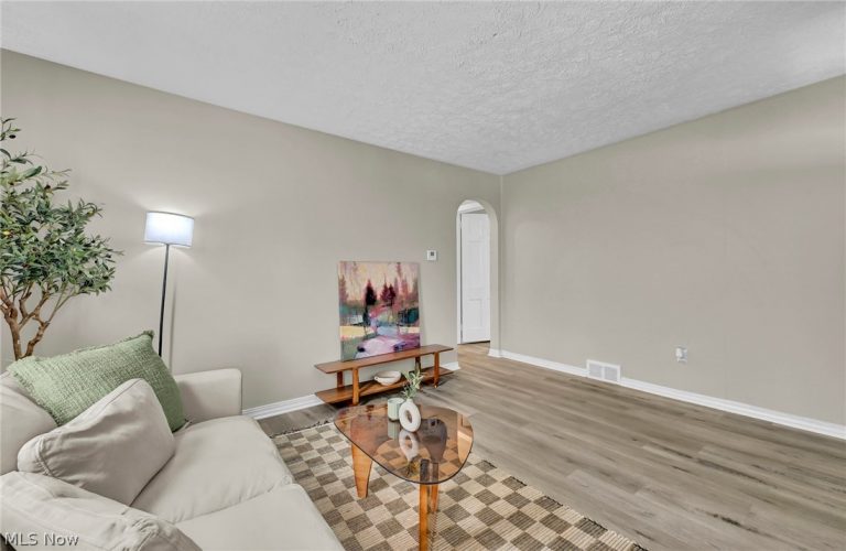 1068 Austin Avenue, Akron, OH - Photo 3