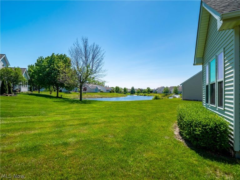 33253 Waterview Court #F5, Avon Lake, OH - Photo 4