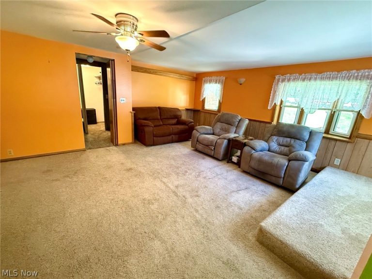 912 Hadley Lane, Marietta, OH - Photo 3