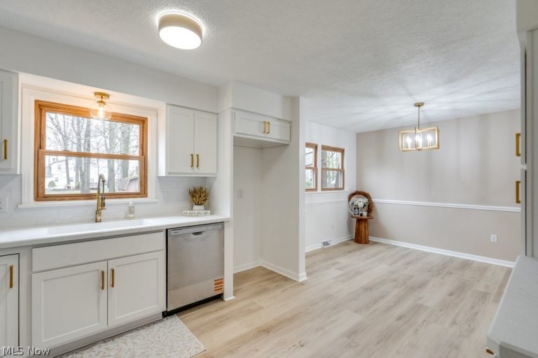 141 Wae Trail, Cortland, OH - Photo 8