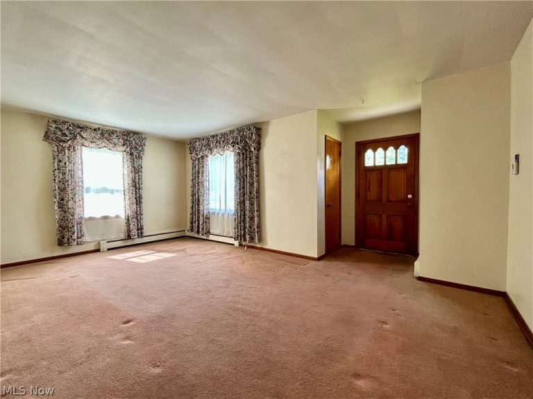 3241 Estates Circle, Youngstown, OH - Photo 2
