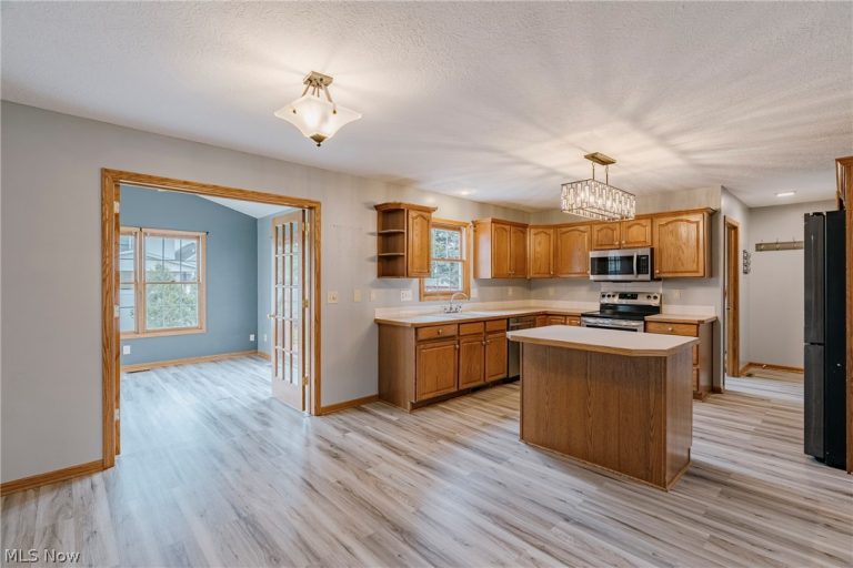 3790 Piperglen Avenue, Massillon, OH - Photo 8