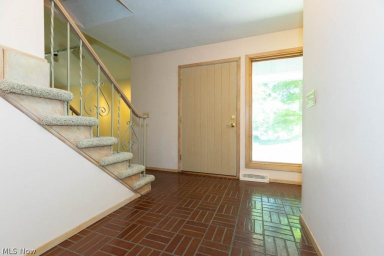 7360 Ledgewood Drive, Kirtland, OH - Photo 6
