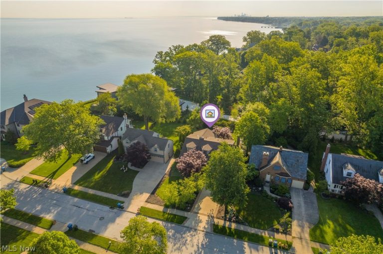 377 Lake Park Drive, Bay Village, OH - Photo 3