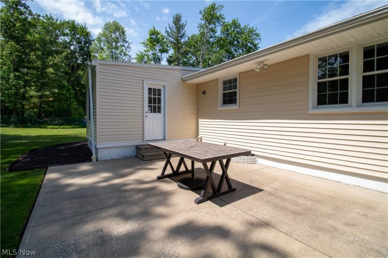 7308 Raccoon Hill Drive, Kirtland, OH - Photo 4