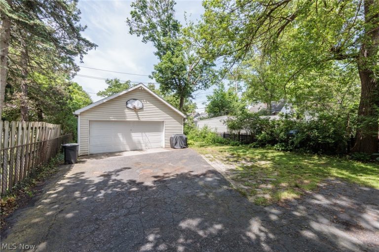 2168 Cottage Grove Drive, Cleveland Heights, OH - Photo 3