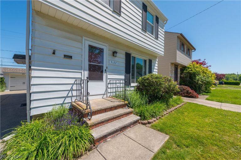 3122 Parklane Drive, Parma, OH - Photo 4