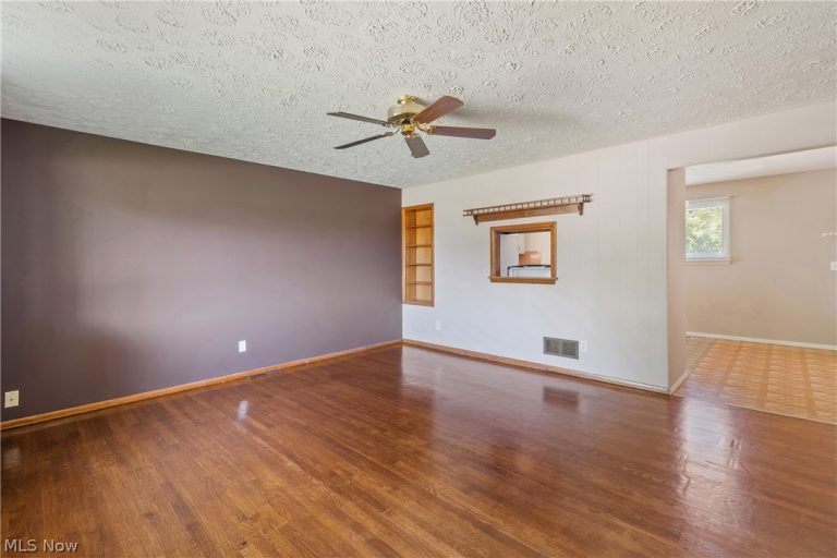 915 Valley Drive, North Canton, OH - Photo 5