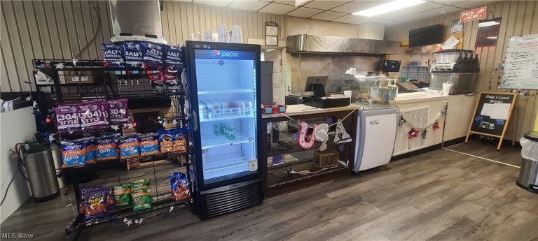 600 Broadway Avenue, Parkersburg, WV - Photo 3