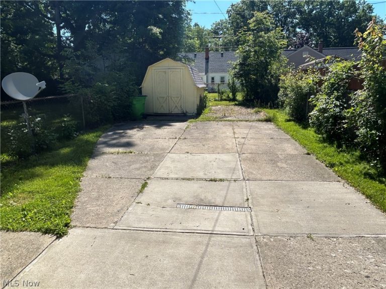23338 Roger Drive, Euclid, OH - Photo 4