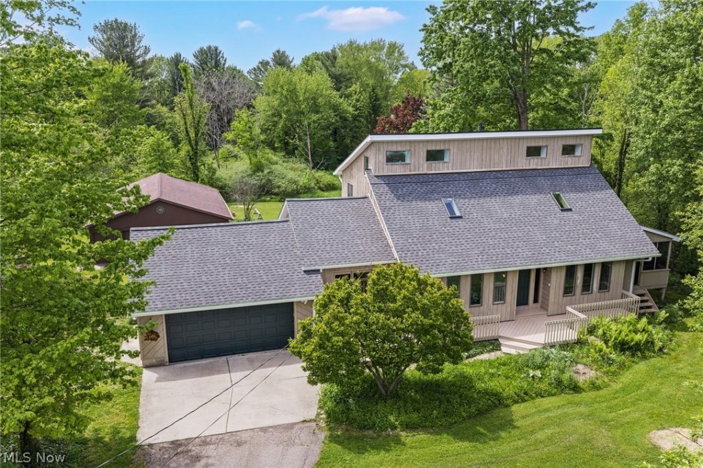 13014 Manor Drive, Chardon, OH