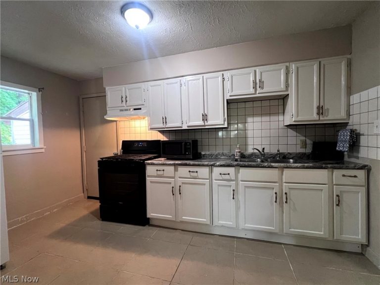 3502 Ivanhoe Drive, Kent, OH - Photo 2