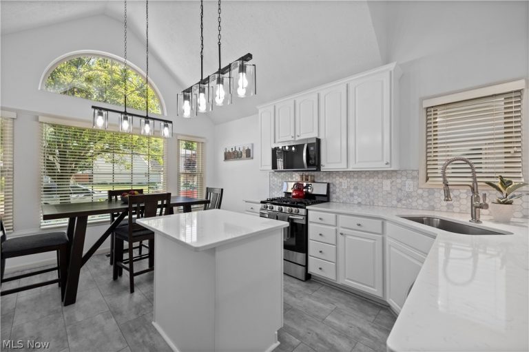 22669 Melissa Lane, Strongsville, OH - Photo 6