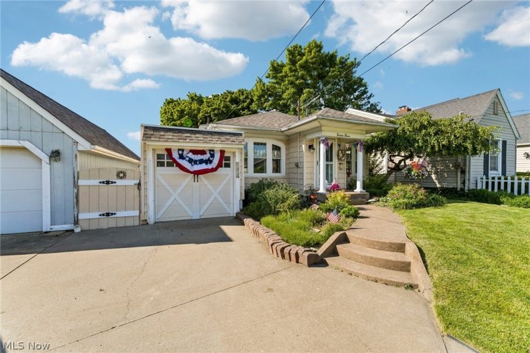 1611 Erie Avenue, Lorain, OH - Photo 2