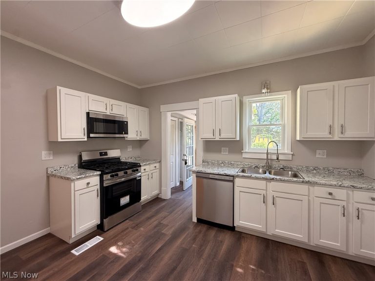 339 Columbus Street, Elyria, OH - Photo 3