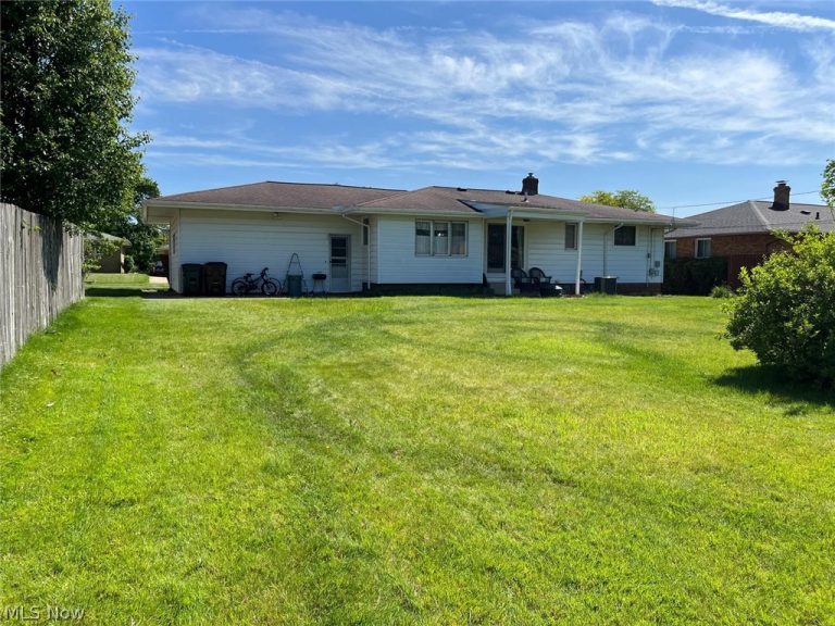 8320 Banner Lane, Parma, OH - Photo 2