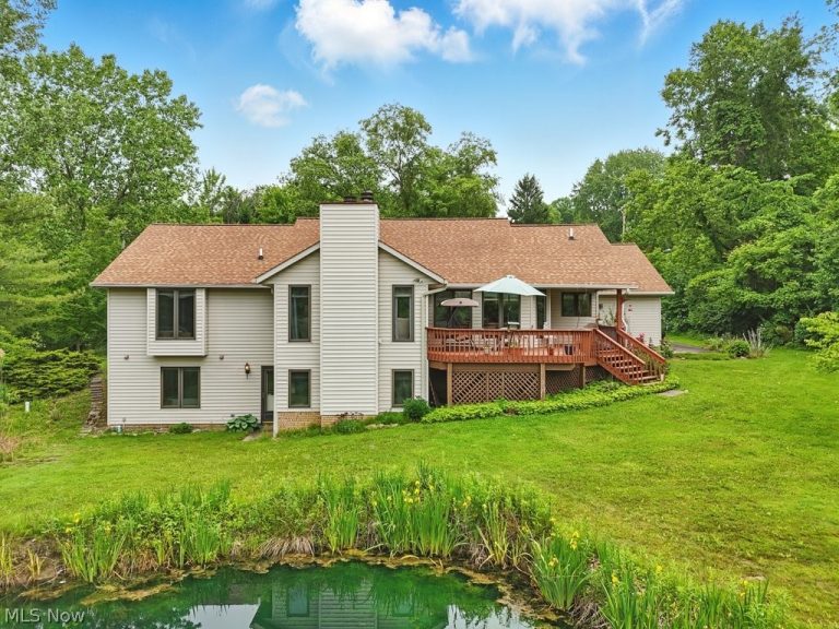 2800 Worrell Road, Willoughby Hills, OH - Photo 3