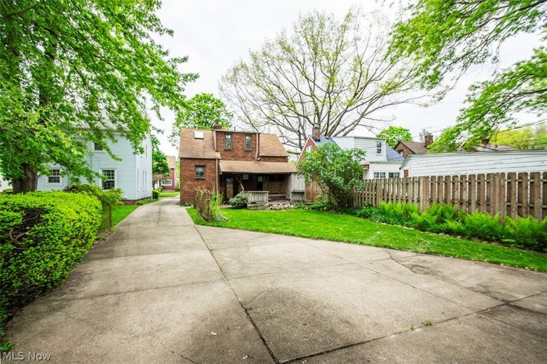 16305 Elsienna Avenue, Cleveland, OH - Photo 3