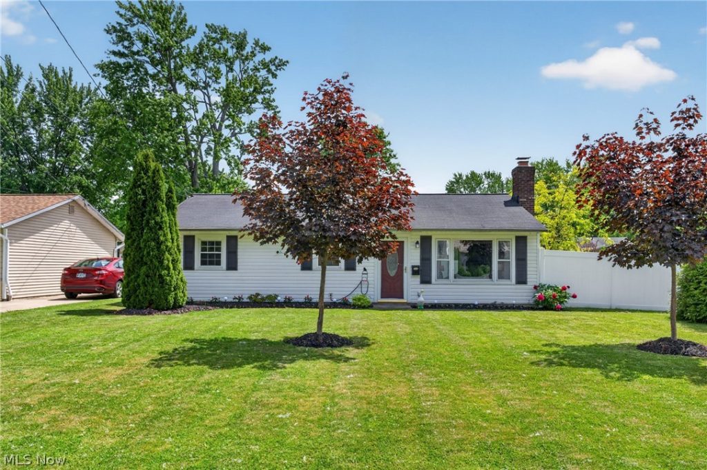 7570 Pinehurst Drive, Mentor on the Lake, OH