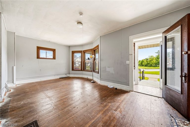 3024 100th Street, Cleveland, OH - Photo 4