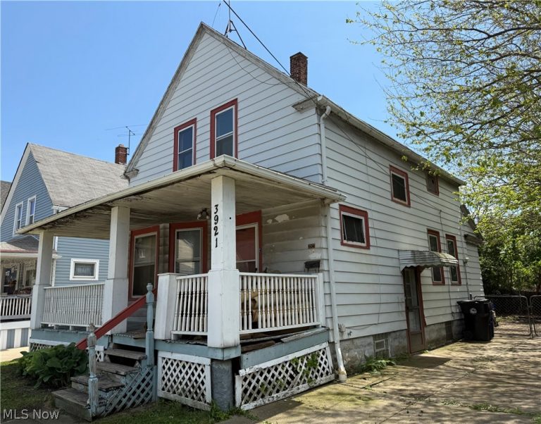 3921 Poe Avenue, Cleveland, OH - Photo 2