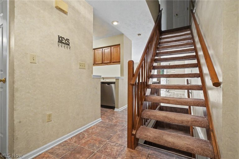 2412 Wrens Drive, Stow, OH - Photo 5