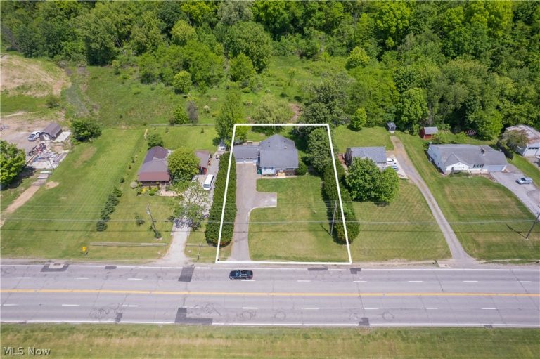 16374 Main Market Road, West Farmington, OH - Photo 4