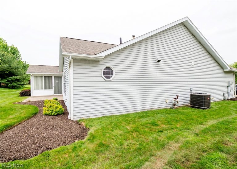 316 Brookpoint Street, North Canton, OH - Photo 3
