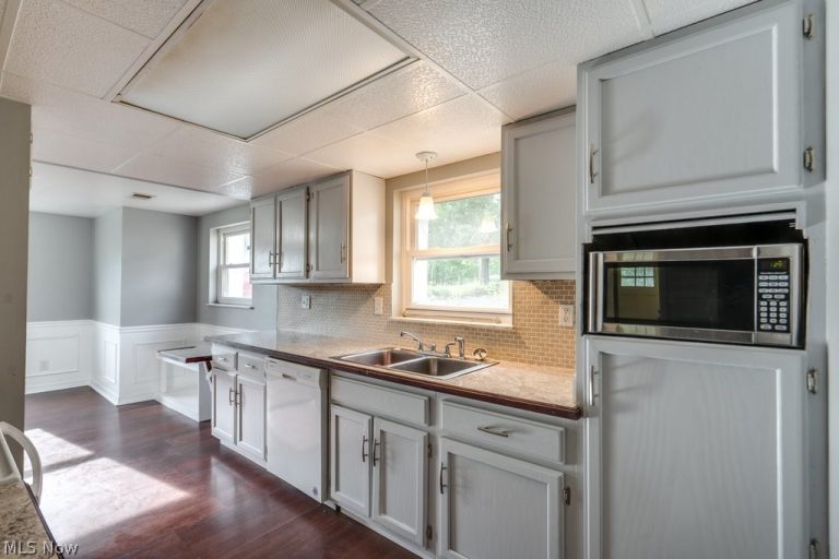 12335 Sunset Drive, Garfield Heights, OH - Photo 5