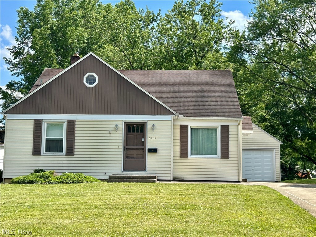 3241 Estates Circle, Youngstown, OH