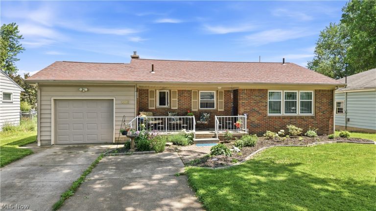 3815 Loma Vista Drive, Youngstown, OH - Photo 2